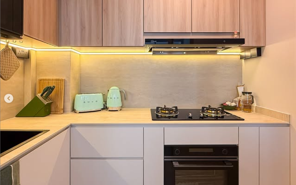 R1 Contractor showroom